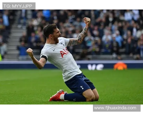 足球明星滑跪挑战赛谁能滑得最远引发热议与关注