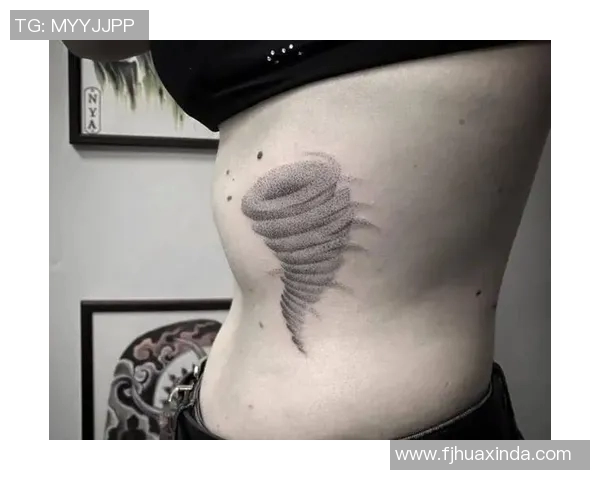 龙卷风纹身与足球明星的完美结合展现运动与艺术的激情与力量